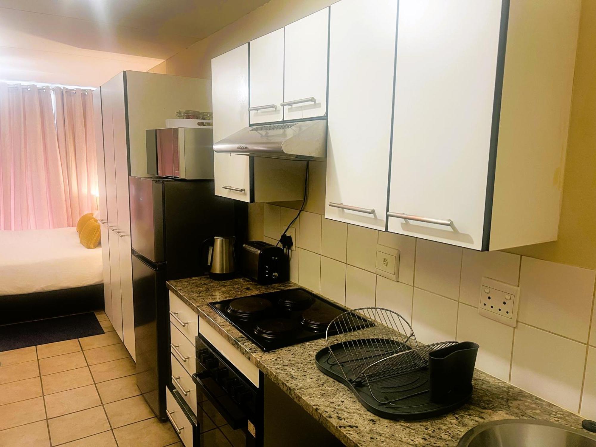 Smart And Cozy Studio With Netflix And Showmax Pretoria-Noord Extérieur photo