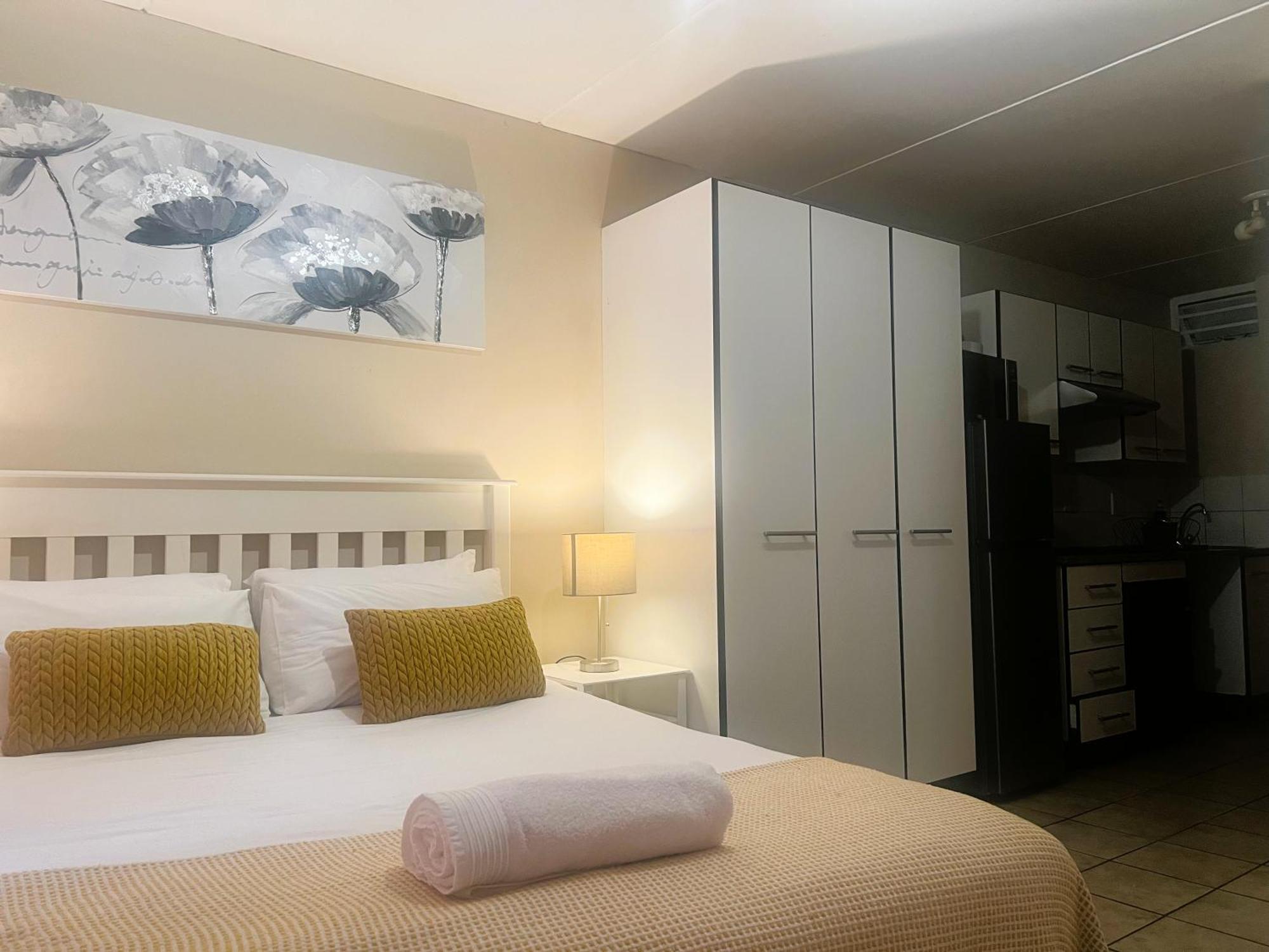 Smart And Cozy Studio With Netflix And Showmax Pretoria-Noord Extérieur photo
