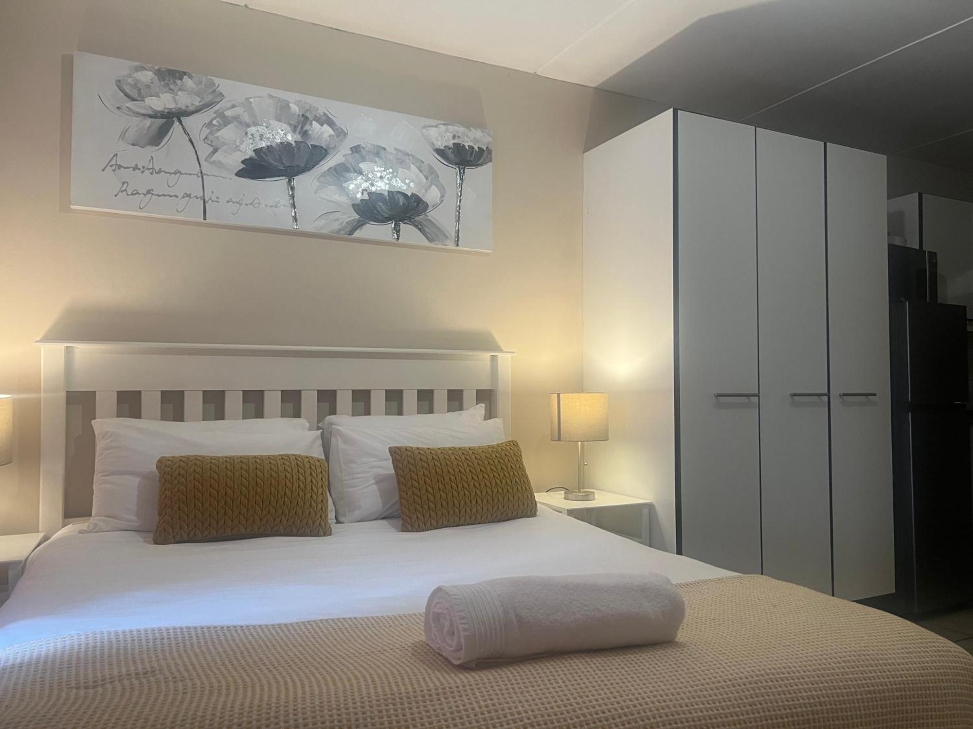 Smart And Cozy Studio With Netflix And Showmax Pretoria-Noord Extérieur photo